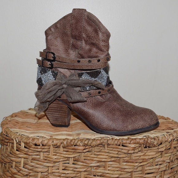 Not Rated Beaded Embellished Heeled Ankle Boots - Picture 2 of 7